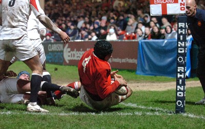 01.02.08 - England Under 20 v Wales Under 20 - Under 20 Six Nations 2008 - Wales' Josh Turnball scores try 