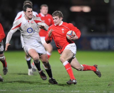 01.02.08 - England Under 20 v Wales Under 20 - Under 20 Six Nations 2008 - Wales' Leigh Halfpenny gets through to score try 