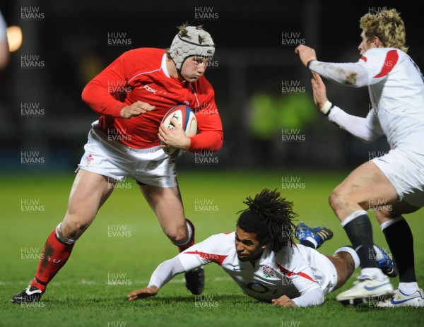 01.02.08 - England Under 20 v Wales Under 20 - Under 20 Six Nations 2008 - Wales' Jonathan Davies tries to get through 