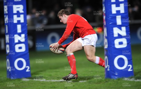 01.02.08 - England Under 20 v Wales Under 20 - Under 20 Six Nations 2008 - Wales' Leigh Halfpenny gets through to score try 