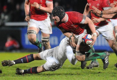 05.02.10 - Six Nations under 20 Championship, England under 20 v Wales under 20 Wales' James Thomas looks for support 