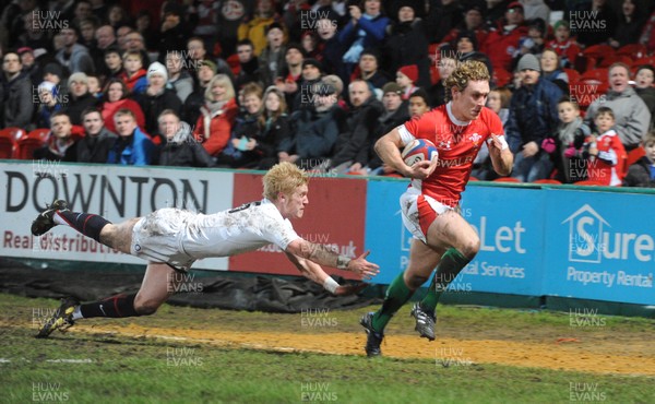 05.02.10 - Six Nations under 20 Championship, England under 20 v Wales under 20 Wales' James Loxton beats England's Tom Catterick on his way to score a try 