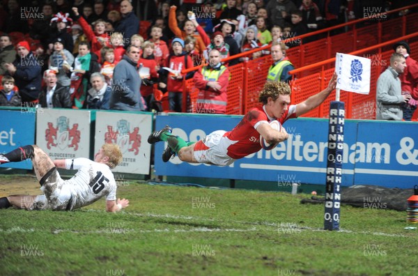 05.02.10 - Six Nations under 20 Championship, England under 20 v Wales under 20 Wales' James Loxton beats England's Tom Catterick on his way to score a try 