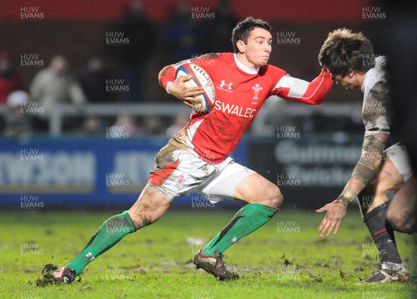 05.02.10 - Six Nations under 20 Championship, England under 20 v Wales under 20 Wales' Kristian Phillips looks for a way through 