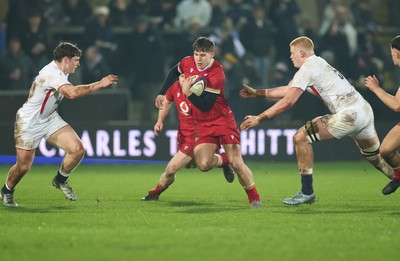 060226 - England U20 v Wales U20, 2026 U20 Six Nations -  Steffan Emanuel of Wales looks to break away