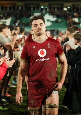 060226 - England U20 v Wales U20, 2026 U20 Six Nations - Deian Gwynne of Wales shows the dejection as the team are clapped off by England at the end of the match