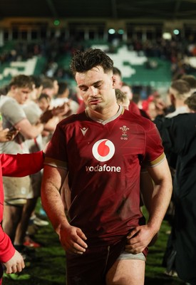 060226 - England U20 v Wales U20, 2026 U20 Six Nations - Deian Gwynne of Wales shows the dejection as the team are clapped off by England at the end of the match