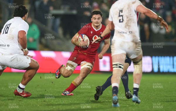060226 - England U20 v Wales U20, 2026 U20 Six Nations - Deian Gwynne of Wales breaks away