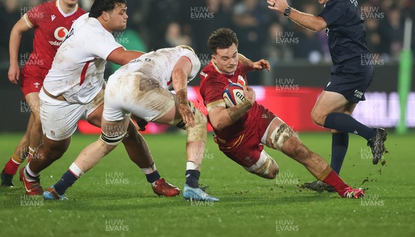 060226 - England U20 v Wales U20, 2026 U20 Six Nations - Deian Gwynne of Wales breaks away