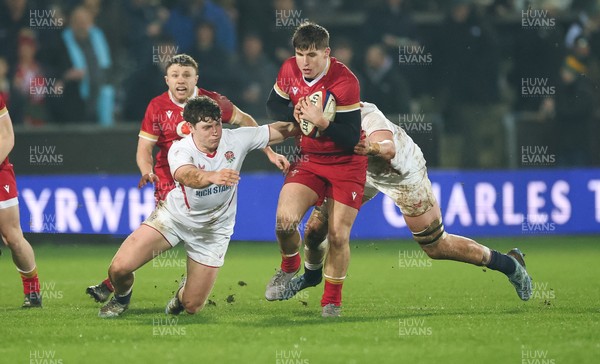 060226 - England U20 v Wales U20, 2026 U20 Six Nations -  Steffan Emanuel of Wales looks to break away