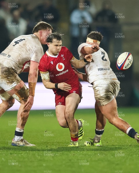 060226 - England U20 v Wales U20, 2026 U20 Six Nations - Carwyn Leggatt-Jones of Wales takes on Jimmy Staples of England and Elliot Williams of England