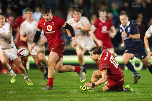 060226 - England U20 v Wales U20, 2026 U20 Six Nations - Steffan Emanuel of Wales races through to score try