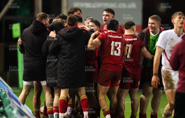 060226 - England U20 v Wales U20, 2026 U20 Six Nations - Wales celebrate after Steffan Emanuel of Wales racxes through to score try