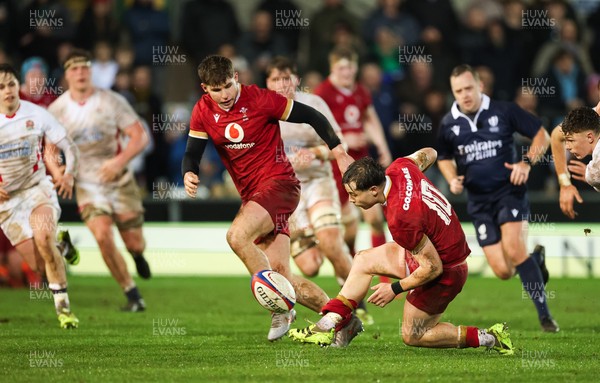 060226 - England U20 v Wales U20, 2026 U20 Six Nations - Steffan Emanuel of Wales races through to score try