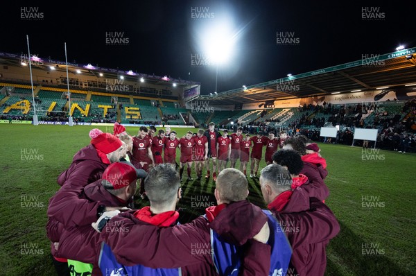 060226 - England U20 v Wales U20, 2026 U20 Six Nations - Wales players huddle up at the end of the match