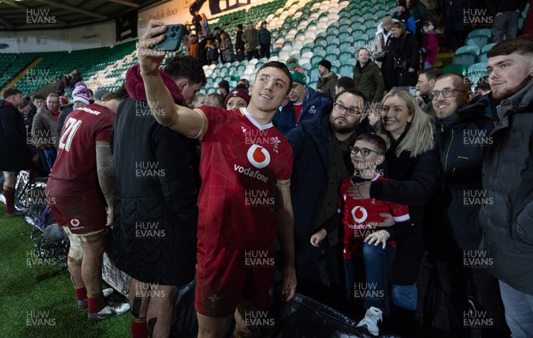 060226 - England U20 v Wales U20, 2026 U20 Six Nations - Wales players with family and friends at the end of the match