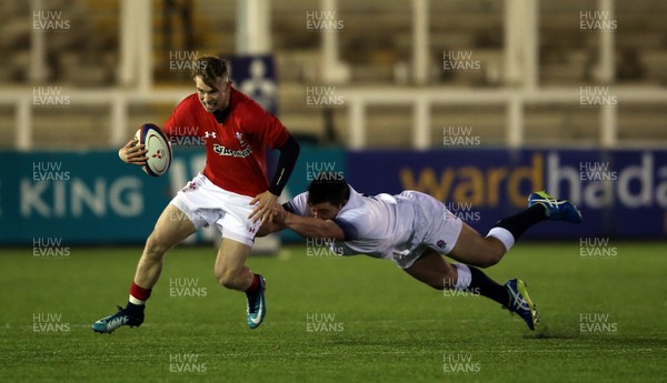 090218 - England U20 v Wales U20 - NatWest 6 Nations - Carwyn Penny of Wales avoids the tackle of Henry Walker of England