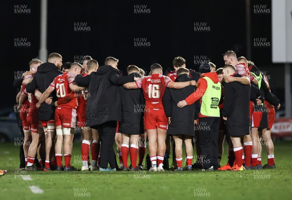 250222 - England U20s v Wales U20s U20s Six Nations Championship 2022 - The Wales team huddle together at the end of the match
