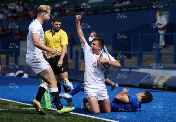 130721 -  England U20s v Italy U20s - U20s 6 Nations Championship - Arthur Relton of England celebrates scoring a try
