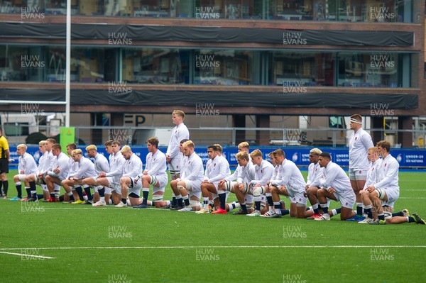 130721 - England U20 v Italy U20 - Under 20 Six Nations  - England players take the knee before the match