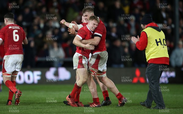 060320 - England U20s v Wales U20s - U20s 6 Nations Championship - Sam Costelow of Wales and team mates celebrate at full time