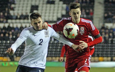 050314 - England U'21's vs Wales U'21's -EUFA U'21's Qualifying Group One-Tom Lawrence of Wales battles with England's Carl Jenkinson(c) Huw Evans Agency