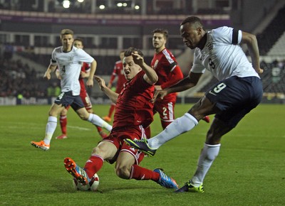 050314 - England U'21's vs Wales U'21's -EUFA U'21's Qualifying Group One-Scott Tancock of Wales sees off the threat of Saido Berahino of England(c) Huw Evans Agency