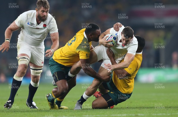 031015 - England v Australia, Rugby World Cup 2015 - Jonny May of England is tackled by Tevita Kuridrani of Australia and Scott Sio of Australia