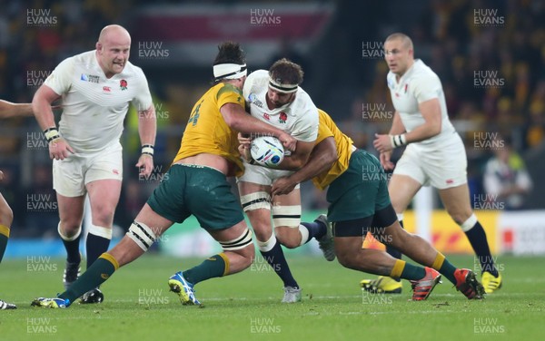 031015 - England v Australia, Rugby World Cup 2015 - Tom Wood of England is tackled by Kane Douglas of Australia and Scott Sio of Australia