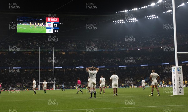 031015 - England v Australia, Rugby World Cup 2015 - England's players look on as the final kick of the match secures a win for Australia and England crash out of the Rugby World Cup