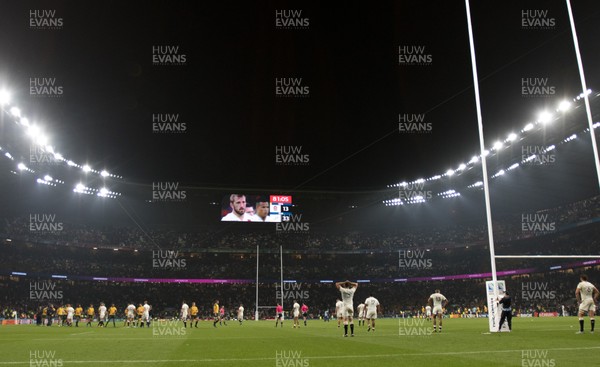 031015 - England v Australia, Rugby World Cup 2015 - England's players look on as the final kick of the match secures a win for Australia and England crash out of the Rugby World Cup