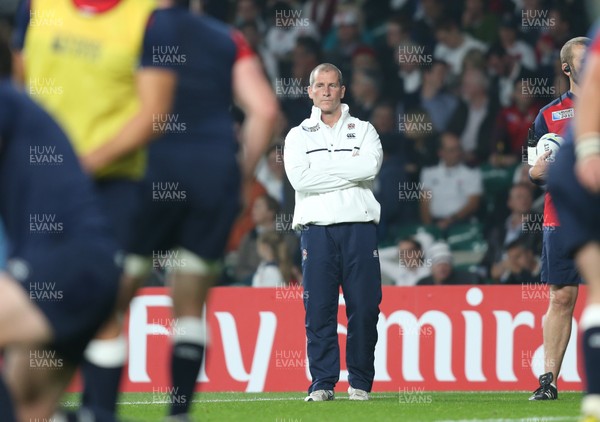 031015 - England v Australia, Rugby World Cup 2015 - England head coach Stuart Lancaster looks on as his team warm up for the match