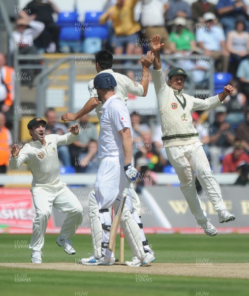 12.07.09 - Cricket 1st npower Ashes Test, day 5 (2nd inning) Australian captain Ricky Ponting (R) celebrates after catching out Andrew Flintoff 