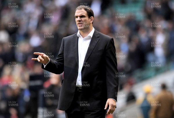 15.11.08 - England v Australia - Investec Challenge Series 2008 - England Team Manager, Martin Johnson looks on before kick off. 