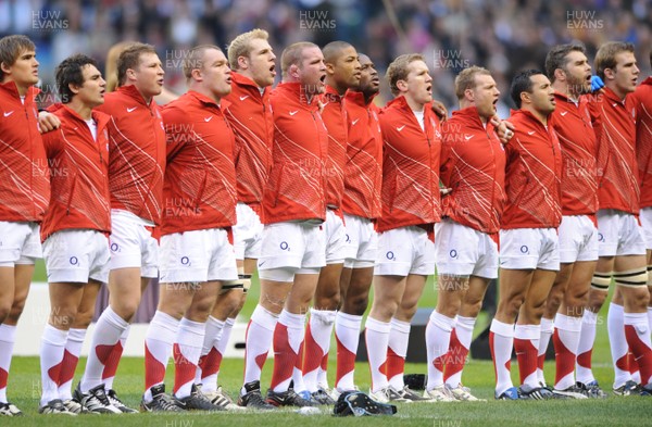 15.11.08 - England v Australia - Investec Challenge Series 2008 - England's Phil Vickery lines up for the anthems. 