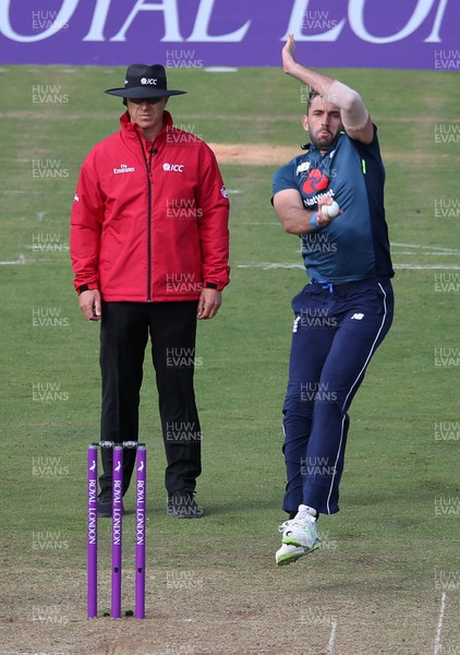 160618 - England v Australia - Royal London ODI Series - Liam Plunkett of England bowling