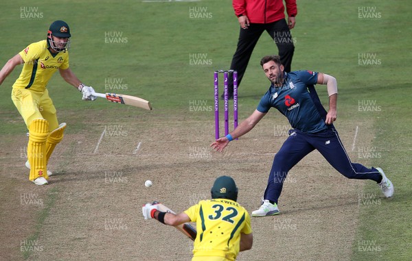 160618 - England v Australia - Royal London ODI Series - Liam Plunkett of England reaches for the ball