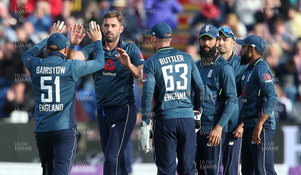 160618 - England v Australia - Royal London ODI Series - Liam Plunkett of England celebrates with team mates after bowling out Shaun Marsh