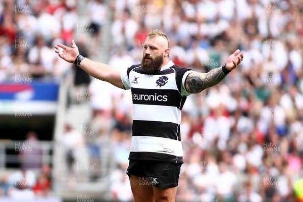 020619 - England XV v The Barbarians - Quilter Cup Series - Joe Marler of Barbarians expresses a point of view
