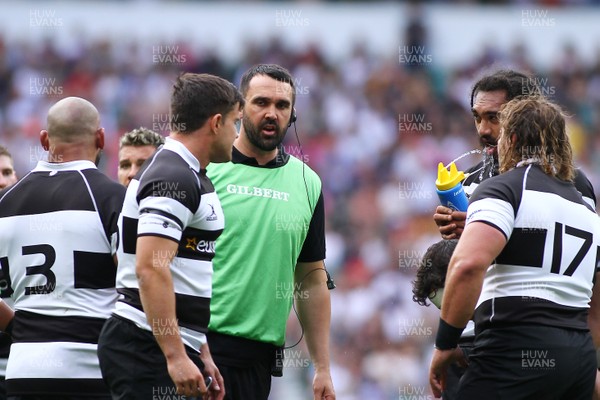 020619 - England XV v The Barbarians - Quilter Cup Series - Jonathan Thomas of Barbarians relays messages to the team during a break in play