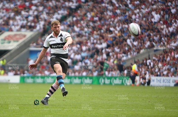 270518 - England v Barbarians - Quilter Cup - Finn Russell of Barbarians kicks a goal
