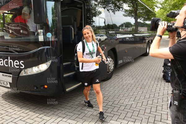 020619 - England Women v Barbarians Women - Quilter Cup Series - Elinor Snowsill of Barbarians arrives at the ground