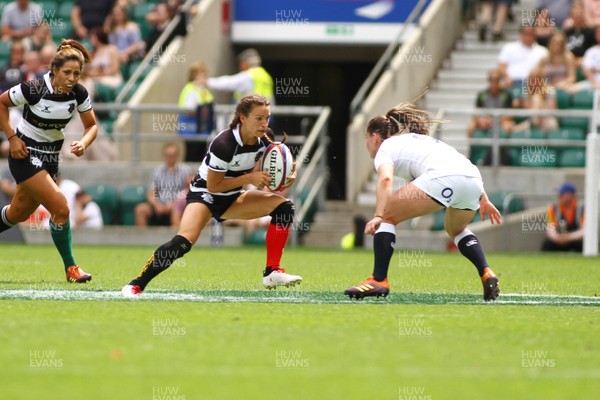 020619 - England Women v Barbarians Women - Quilter Cup Series - Jasmine Joyce of The Barbarians takes on Leanne Riley of England