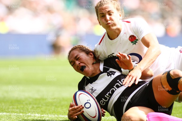 020619 - England Women v Barbarians Women - Quilter Cup Series - Fiao o Faamausili of The Barbarians scores a try