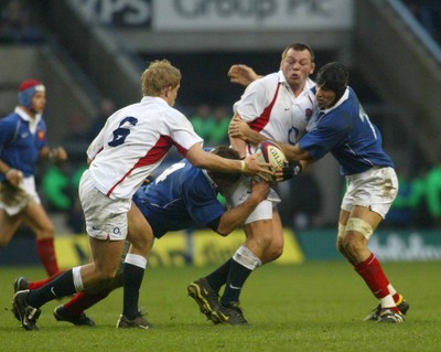 150203 - England v France - Six Nations Championship - England Hooker Steve Thompson looks to feed the ball back to flanker Lewis Moody