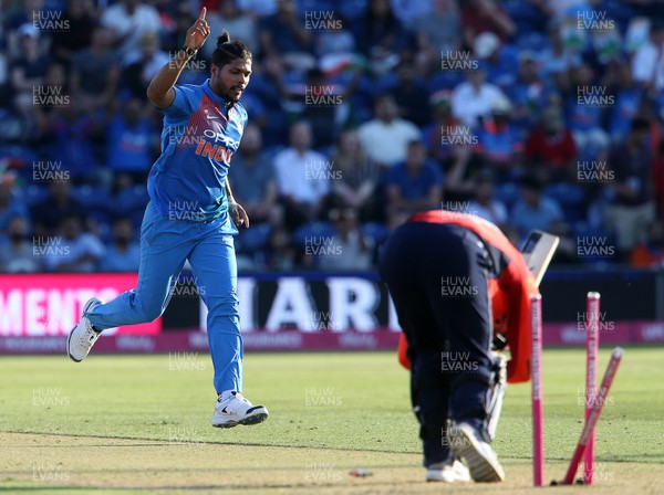 060718 - England v India - International T20 - Umesh Yadav of India bowls out Jason Roy of England