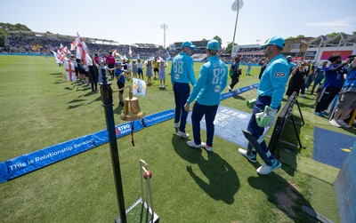 160726 - England v India, Second Metro Bank One Day International, Cardiff - England take the pitch for the start of play