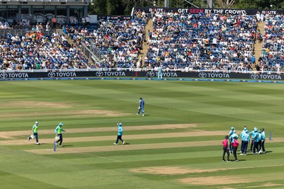 160726 - England v India, Second Metro Bank One Day International, Cardiff -  Jos Buttler of England catches Rohit Sharma of India