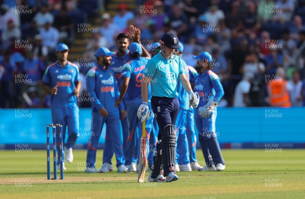160726 - England v India, Second Metro Bank One Day International, Cardiff - Harry Brook of England is caught by Ishan Kishan