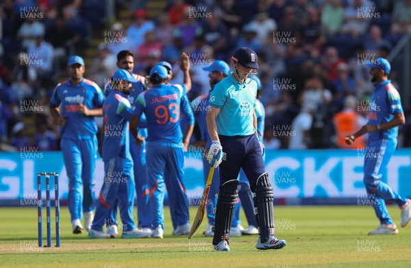 160726 - England v India, Second Metro Bank One Day International, Cardiff - Harry Brook of England is caught by Ishan Kishan